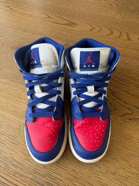 Nike Air Jordan 1 Mid - kids size 5.5Y